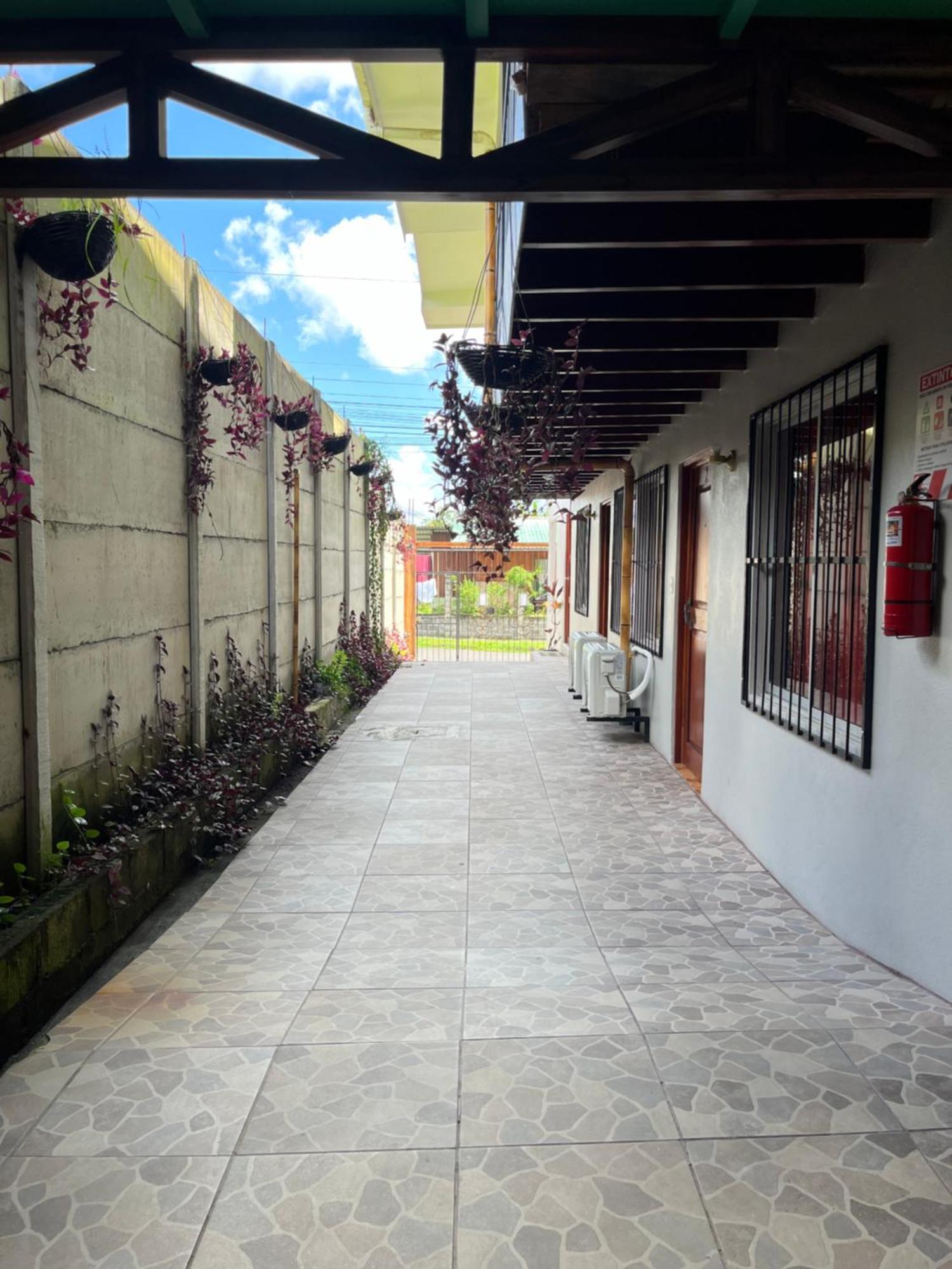 Arenal Sloth Hostel La Fortuna Exteriér fotografie